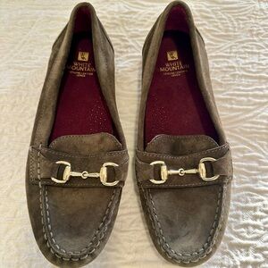 White Mountain women's Green Leather Loafers NEW size 7